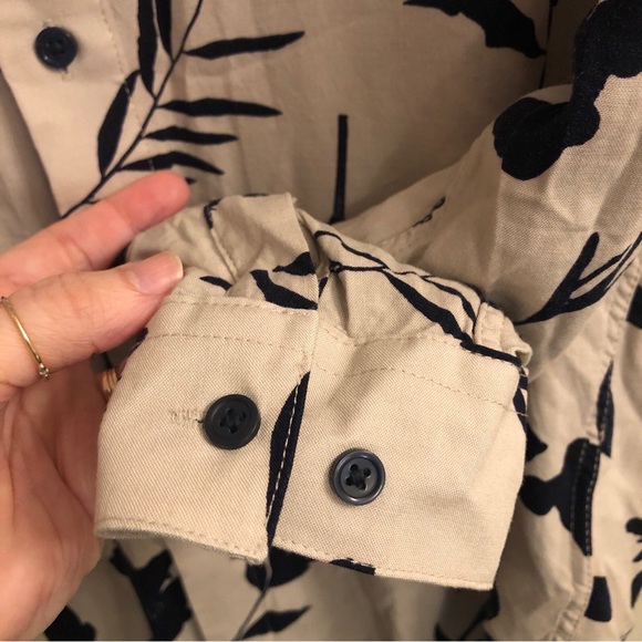 H & M botanical button down. SZ - M - Picture 4 of 10